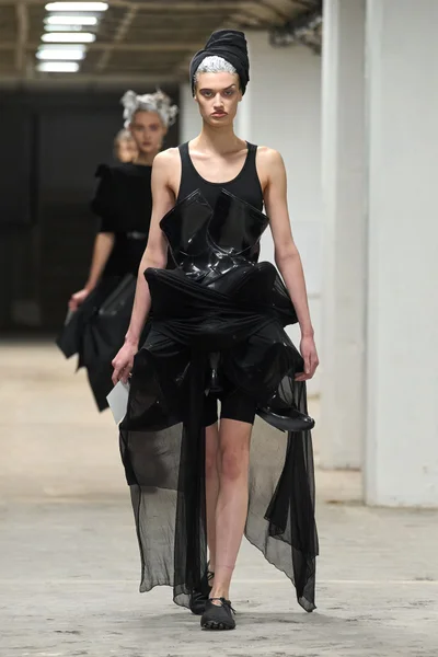 Look 11